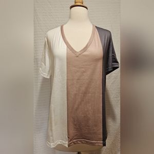NWT Womens V-Neck Shirt Sleeve Colorblock Top